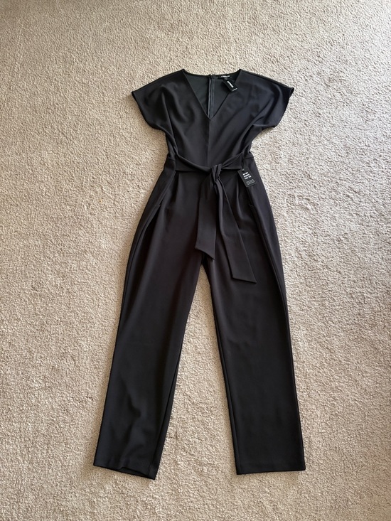Express Pants - Express Black Women's V-Neck Belted Jumpsuit size M NWT
